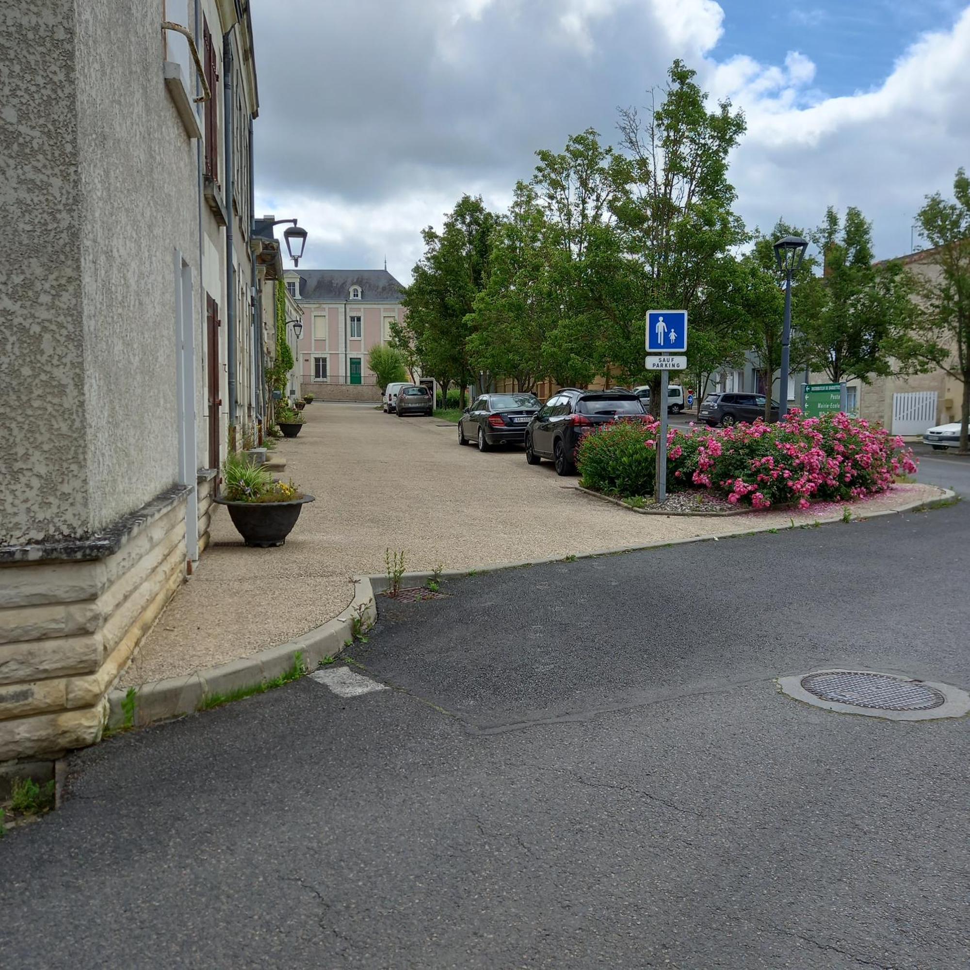 Une Chouette Maison Arcay  Exteriér fotografie